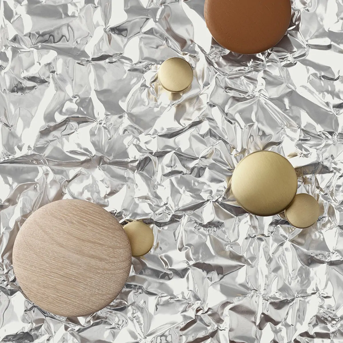 The Dots medium Oak κρεμάστρα - MUUTO - Image 9