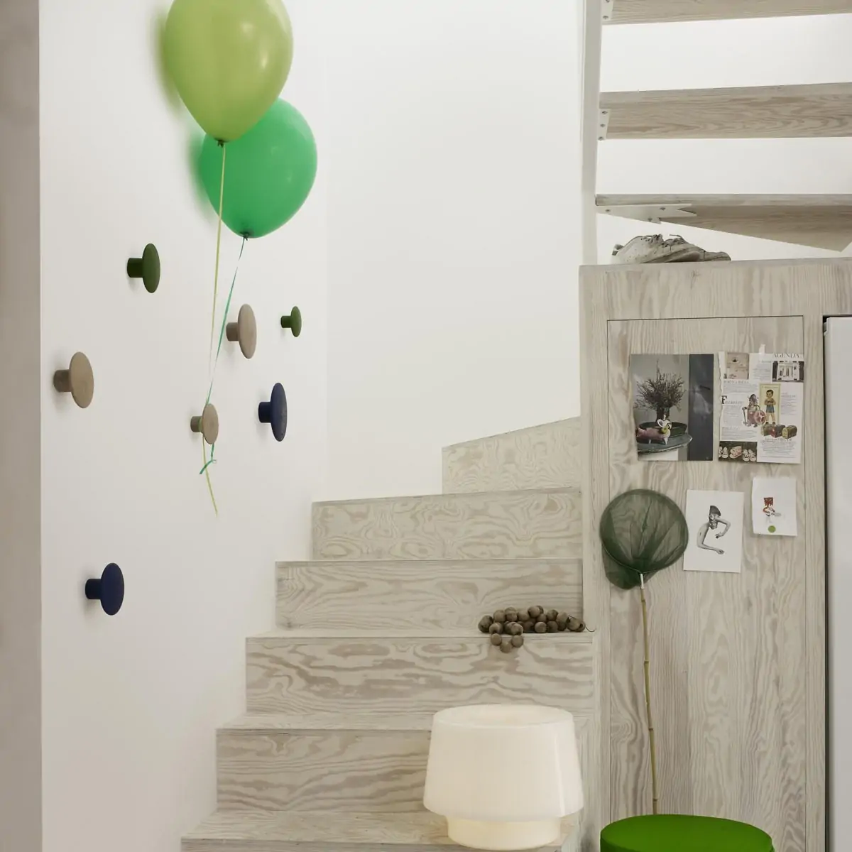 The Dots medium Oak κρεμάστρα - MUUTO - Image 4