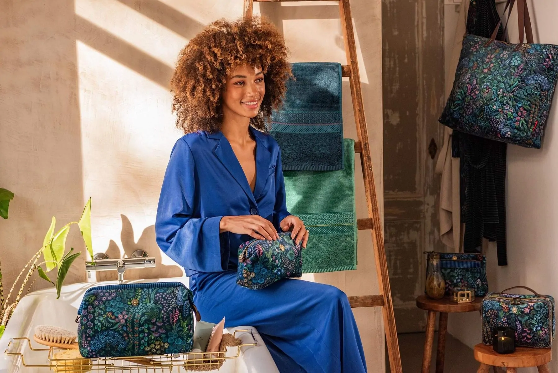 Τσαντάκι καλλυντικών Cooper Querida Dark Blue μεσαίο - Pip Studio - Image 4