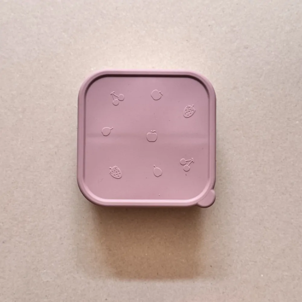 Φαγητοδοχείο σιλικόνης με χωρίσματα τετράγωνο milk/berry - Nok Nok - Image 3