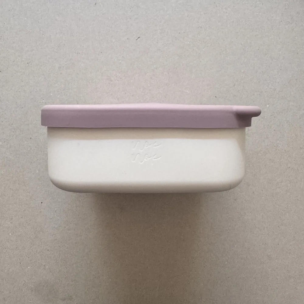 Φαγητοδοχείο σιλικόνης με χωρίσματα τετράγωνο milk/berry - Nok Nok - Image 4